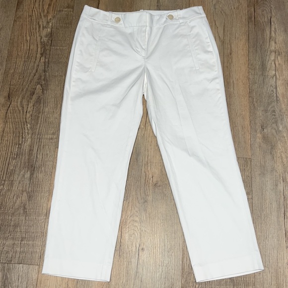 LOFT WHITE MARISA CAPRI PANTS NWOT 4 FRONT & BACK POCKETS FLAWLESS CONDITION - Picture 1 of 7